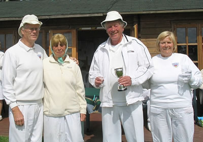 Tony Jennings and Maggie Dawson, winners (right); David and Barry Edwards, runners up (left)