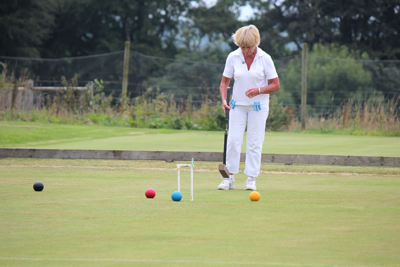 Afternoon Singles Pam Bowra( S) runs hoop 3