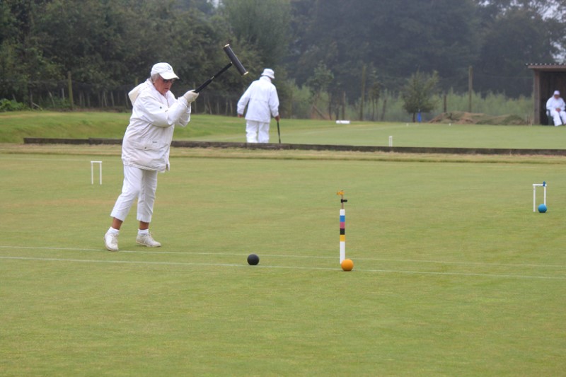 Dorianne Forsdick pegs out against Peter Dexter